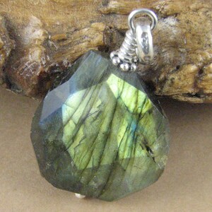 Labradorite stone pendant. Faceted. Blue green with fire. Sterling silver 925.