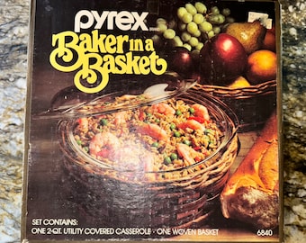 Pyrex Baker in een mand met doos