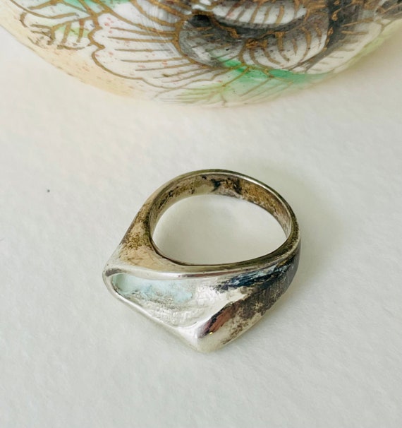 Wavy Silver 80s New Wave Ring - image 2