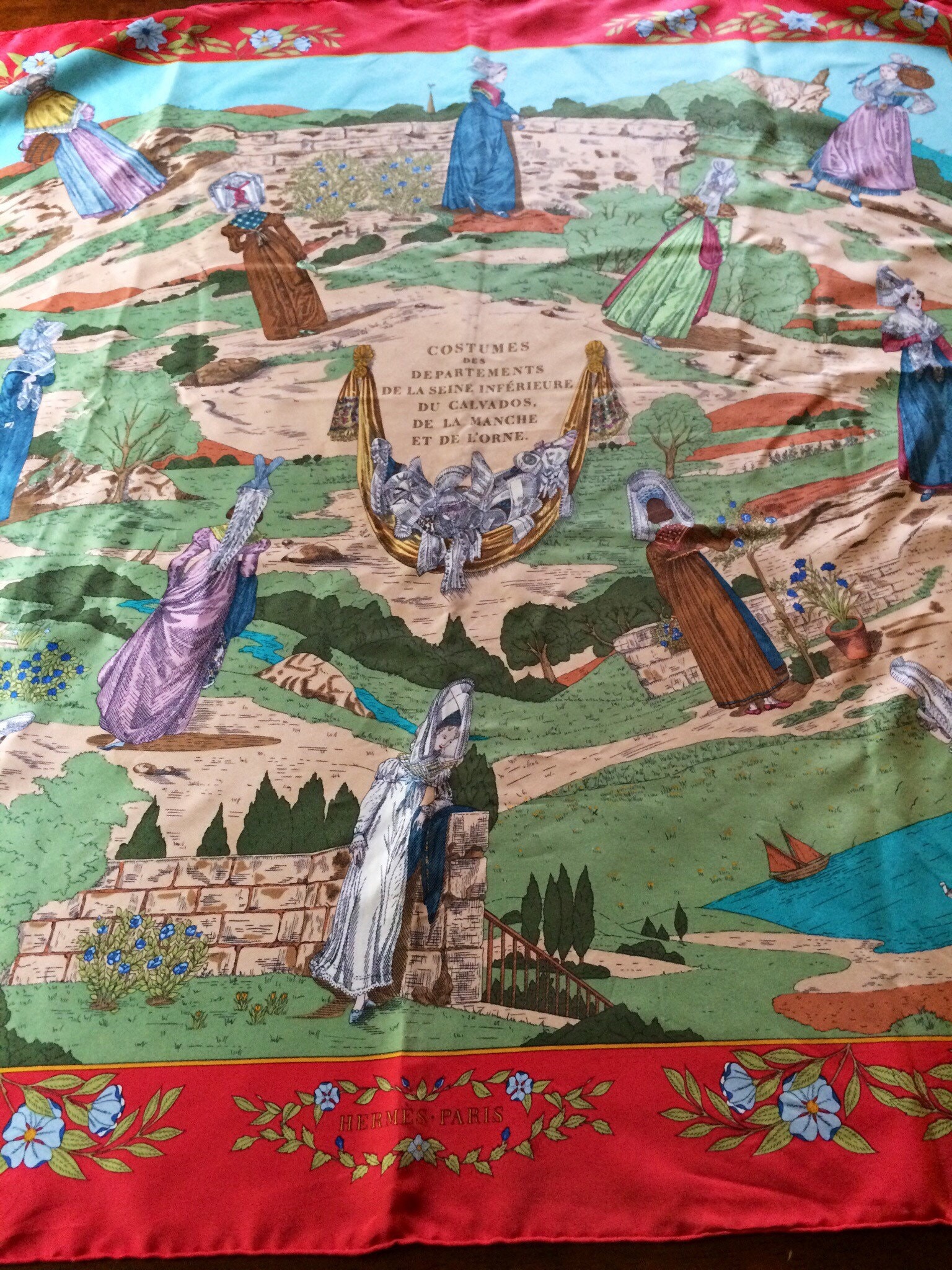 HERMES 　COSTUMES DES DEPRTEMENTS　シルク100% Hermès Scarf Costumes Des Départements De La Seine