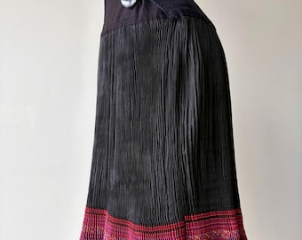 Jupe plissée Miao, début du XXe siècle - Guizhou, Chine - Textile de cérémonie en coton plissé à la main