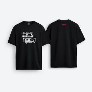 Camiseta unisex con estampado frontal y trasero de la icónica película Scarface con citas de The Eyes Chico.