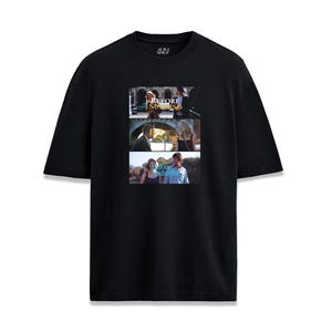 Camiseta premium unisex con estampado frontal de la icónica trilogía cinematográfica "Antes del amanecer, el atardecer y la medianoche".