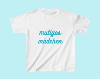 T-Shirt für Mädchen kurzarm weiß mit blauem Schriftzug "mutiges Mädchen" selbstbewusstseinsfördernd