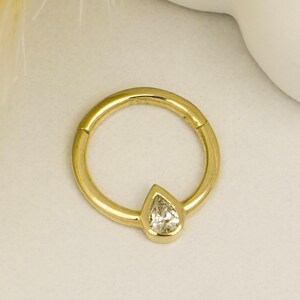 14K Solid Gold Drop Stone Hinge Ring Clicker Piercing, Minimalistyczny złoty pierścień Hinge Piercing, Złoty Daith Piercing, Złoty Helix Piercing