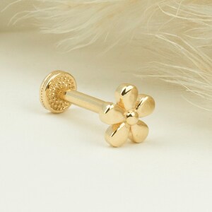 14K Gold Flower Piercing, Cartilage Earring, 14K Solid Gold Tragus Piercing, Tragus Piercing, Gold Stud Piercing