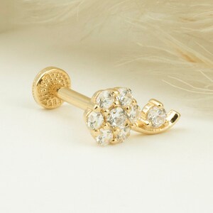 14K Gold Flower Piercing, Cartilage Earring, 14K Solid Gold Tragus Piercing, Tragus Piercing, Gold Stud Piercing