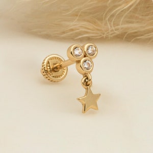 14 kt massief gouden sterpiercing met 3 stenen, kraakbeenschroef helix traguspiercing, oorstekers, oorstekers, piercingsieraden.