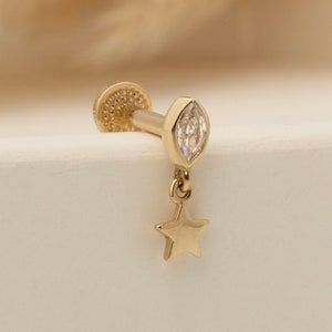 Traguspiercing met stermotief, kraakbeenoorbel, 14K massief gouden traguspiercing, minimalistische traguspiercing, gouden studpiercing
