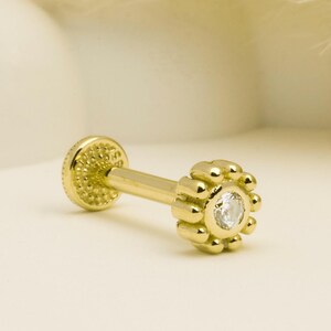 Flower Tragus Piercing, Cartilage Earring, 14K Solid Gold Tragus Piercing, Minimalis Tragus Piercing, Gold Stud Piercing
