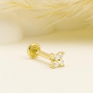 Flower Piercing, Cartilage Earring, 14K Solid Gold Tragus Piercing, Minimalis Tragus Piercing, Gold Stud Piercing