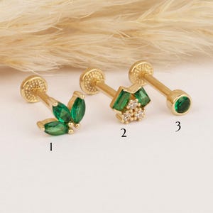 Emerald Stone Tragus Piercing, Cartilage Earring, 14K Solid Gold Tragus Piercing, Minimal Green Stone Tragus Piercing, Gold Stud Piercing