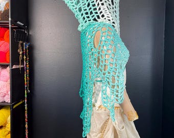 Zipfeliges Kapuzen Cape, gehäkelter Netz Schal, Renaissance Fair, Hippie Strickjacke, großer Netz Poncho, Mint Cape, Feen Festival Layer Top