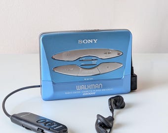 Sony Walkman WM-EX570 20.º aniversario: reproductor de casetes vintage, en perfecto funcionamiento, caja original, auriculares y control remoto, azul metalizado.
