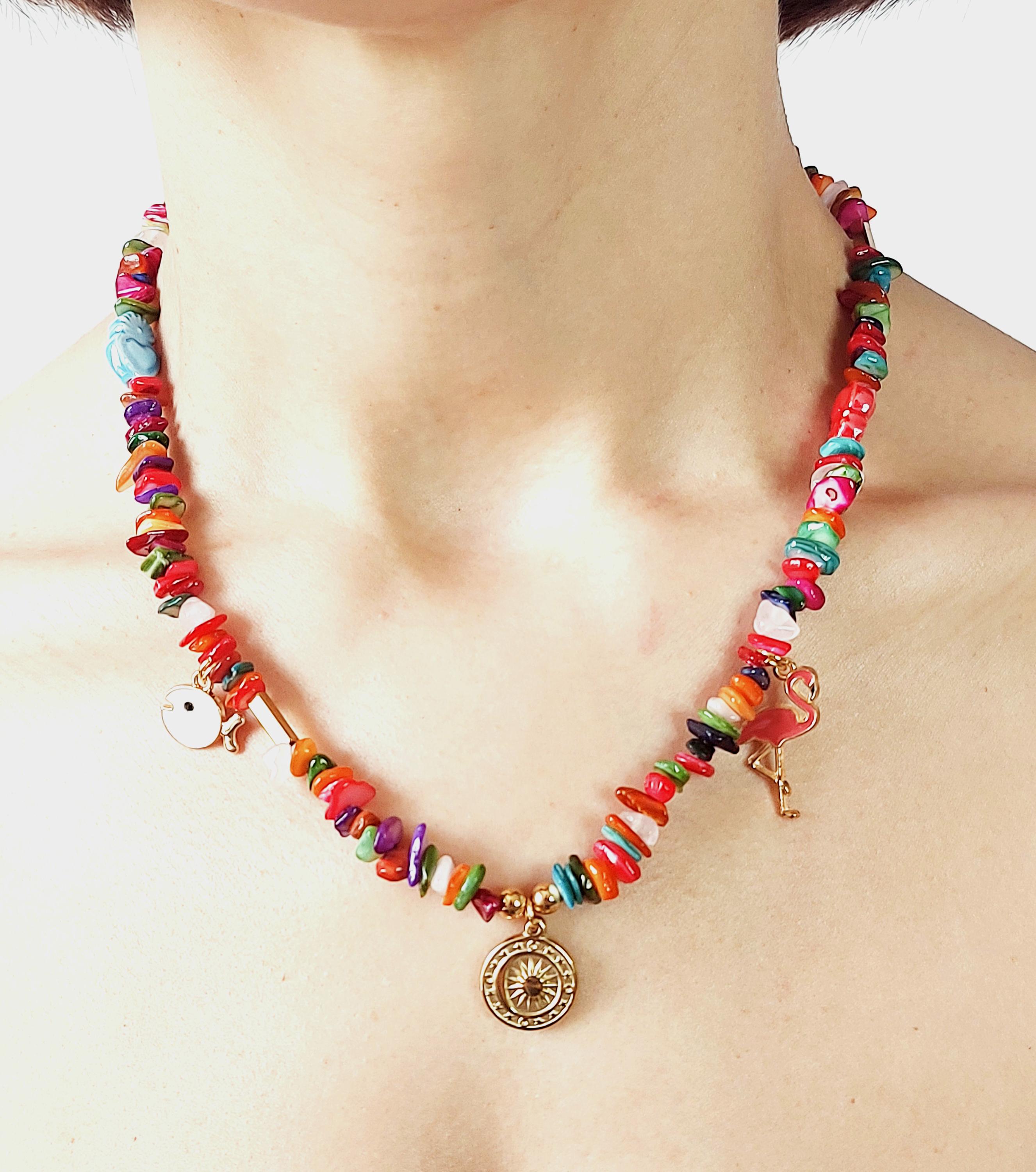 Tabella Con Le Collane Dalle Pietre Preziose Naturali Fotografia Stock - Foto 6