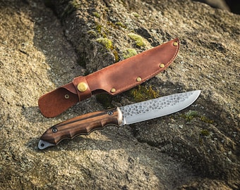 Coltello da caccia artigianale in acciaio D2: coltello da caccia forgiato con manico in noce