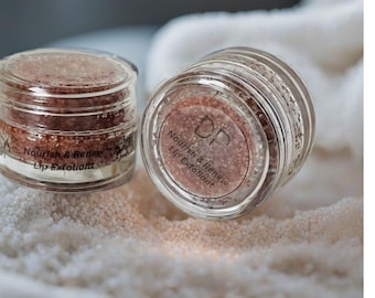 Handgemaakte lippenscrub: exfoliant van rode biet, roos en hibiscus