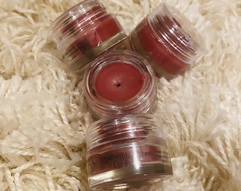 Natuurlijk getinte lippenbalsem: avocado- en jojoba-olie, rode biet