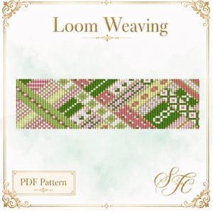 Op de afbeelding: Een rechthoekig weefpatroon als PDF met een geometrisch rasterontwerp in tinten groen, roze, wit en geel. De tekst "Loom Weaving" staat bovenaan en "PDF Pattern" staat linksonder, vergezeld van een "SFC"-logo.