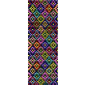 Op de afbeelding: Een rechthoekige strook van kralen met een herhalend ruitpatroon. Het ontwerp bestaat uit kleine, levendige kralen in de kleuren blauw, groen, geel, oranje, roze en paars, omlijnd door een consistent raster van zwarte kralen over het hele stuk.