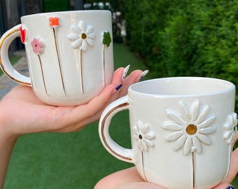 Tazza in ceramica fatta a mano con motivo a margherite e decorazioni floreali in oro 24 carati (355 ml o 414 ml)