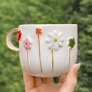 Floral handgefertigte Keramiktasse Geschenkset, 24KGold Akzente, Self-Care Ritual, Tee Geschenk für Mama, Geburtstag, Muttertag, einzigartige Keramik Kaffeetasse