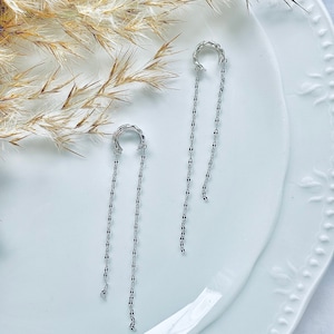 Moderno ear cuff intrecciato in argento con lunga catena pendente - Orecchini minimalisti per cartilagine senza piercing - Ear cuff lungo con nappa Boho Chic unisex