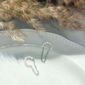 Earcuff estetico in perle con catena in argento, orecchino per cartilagine Statement senza piercing, regalo per lei, earcuff delicato