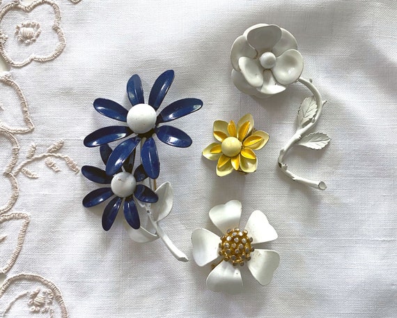 1960s Enamel Flower Jewelry Lot, Vintage Mod Brooc
