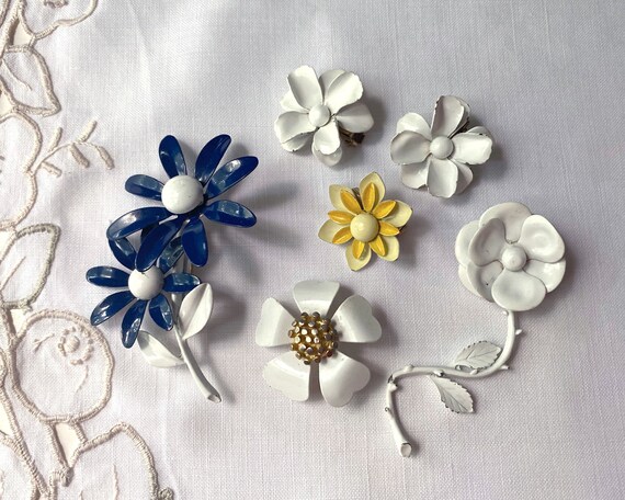 1960s Enamel Flower Jewelry Lot, Vintage Mod Brooc
