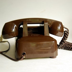Vintage Telephone Late 1970s Chocolate Brown ITT Telephone Rotary Dial image 4