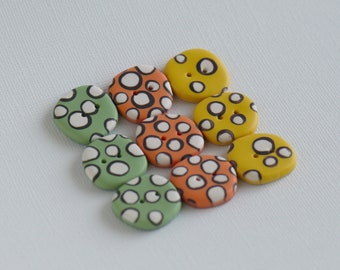 21 mm - 9 pcs. Irregular shaped, rounded corners handmade buttons with dots; Orange green yellow