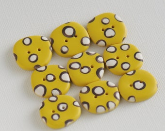 21 mm - 9 pcs. Irregular shaped, rounded corners handmade buttons with dots; Sunny yellow