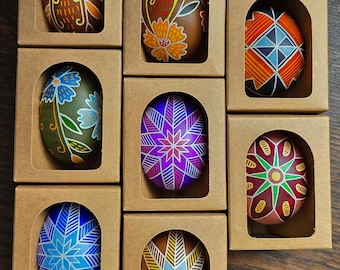 Huevo de Pascua (1 unidad). Arte tradicional de cera. Huevo de gallina pintado a mano. Obra de arte ucraniana. Decoración para el hogar. Arte original.