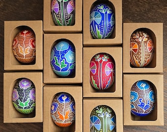 Huevo de Pascua (1 unidad). Arte tradicional de cera. Huevo de gallina pintado a mano. Obra de arte ucraniana. Decoración para el hogar. Arte original.