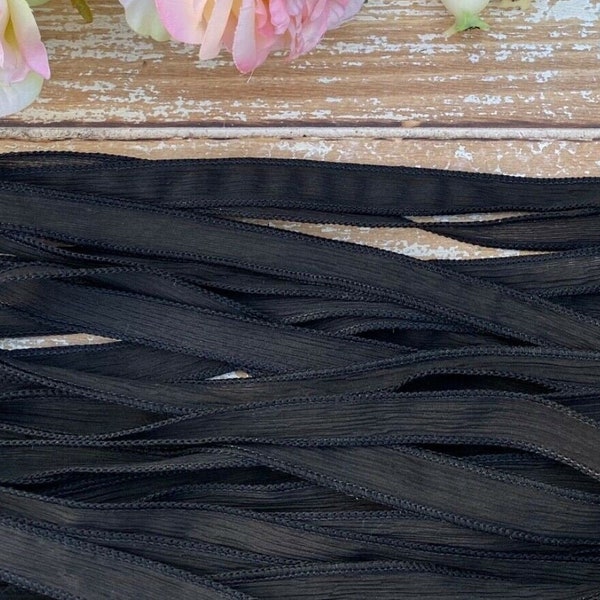 SCHWARZE Seidenbänder Handgefärbt in Tiefschwarz - Crinkle Silk Fabric Strings - Massengroßhandelsmenge 5 bis 50 Fun Wrap Armbänder - Brautdekor