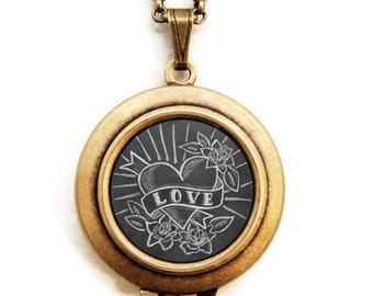 Medalion artystyczny – Tatuaż z tablicą miłosną – inspirujący naszyjnik z medalionem artystycznym