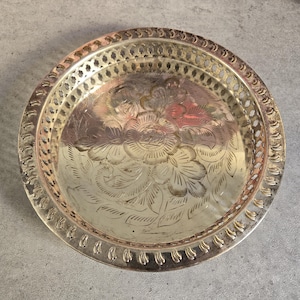 Vintage Round Tray with Raised Border - Vintage Silver-Tone Drinks Tray, Ornate Drinks Serving Platter, Silverplated Cocktail Platter