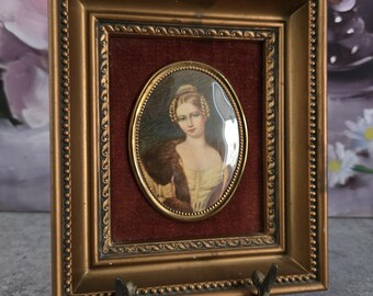 Creación de camafeo vintage - Pequeño retrato con paspartú de terciopelo y marco de plástico - Condesa Hohnstein Vincent Nesbert Arte con marco dorado ornamentado