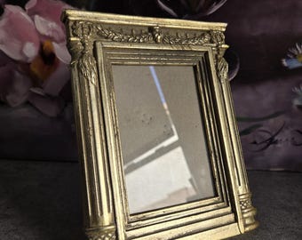 VINTAGE Silver Tone Photo Frame -   Column Textured Resin Frame, Antique Style Table Shelf Decor