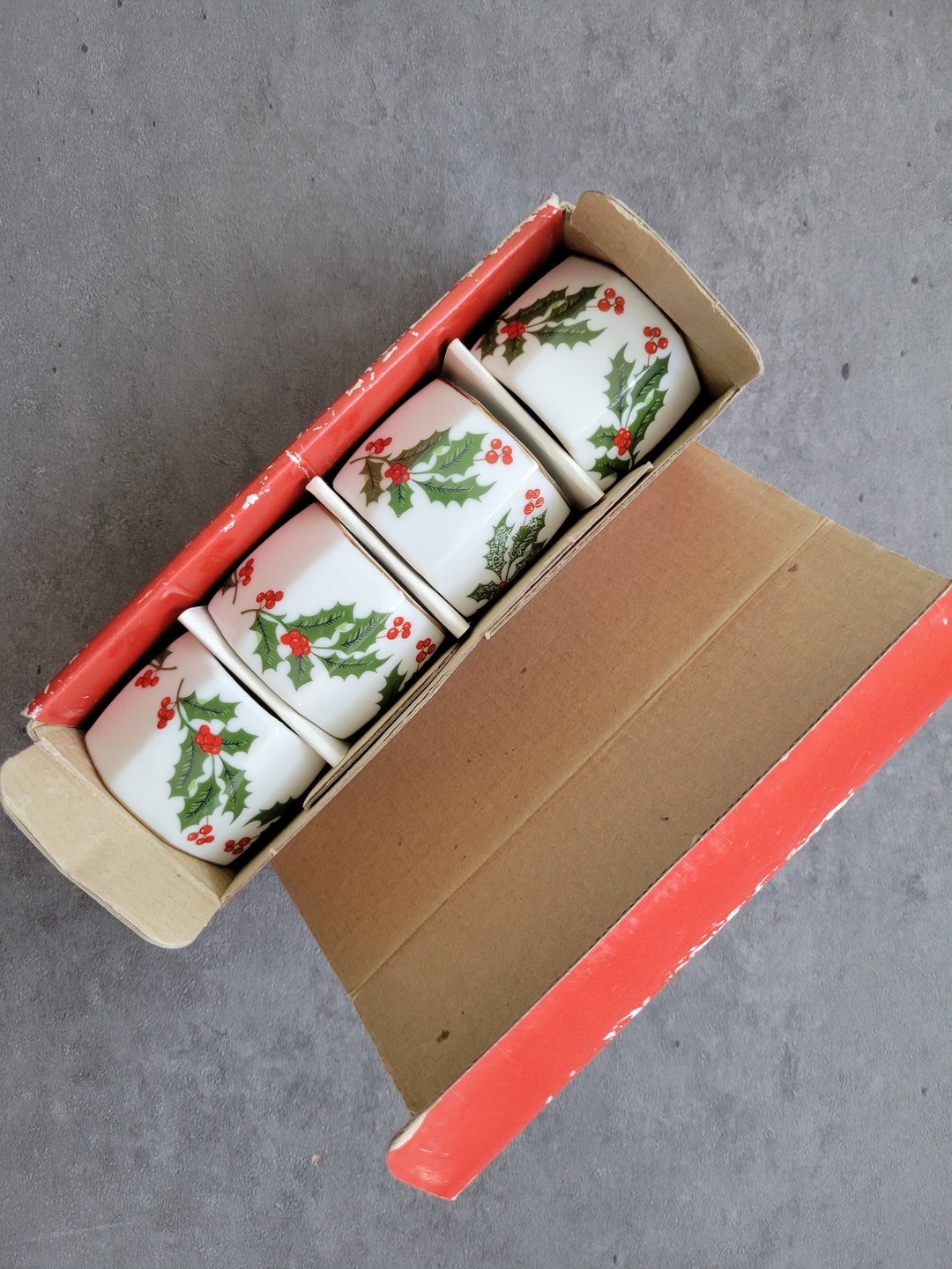Vintage Christmas Napkin Ring Set of 4 Porcelain Red Green Holly Berry Rings, Gold Rim Holiday