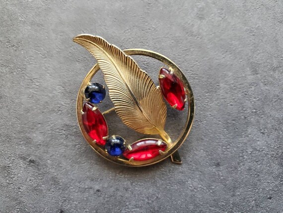 Vintage Feather Brooch - Round Gold-Tone Red and … - image 2