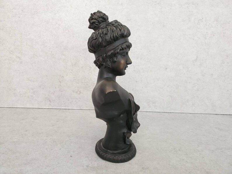 Woman with Lillies Resin Vintage Figurine Woman/'s Bust Shelf Decoration
