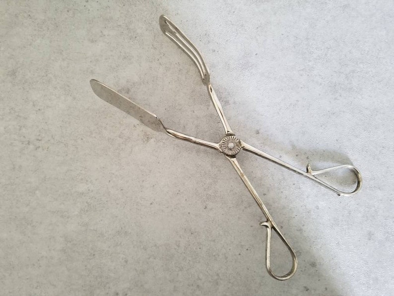 Vintage Pierced Pastry Tongs Pierced Pie Server Silver Plated Dessert Server with Handles Ornate Silverplated Server