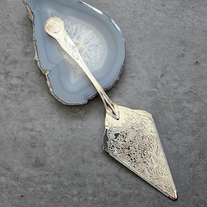 Vintage Cake Server -  Silver Plated Dessert Server with Handles, Ornate Sea Shell Silverplated Server, Buffet Server