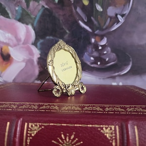 Vintage Brass Photo Frame - SMALL Oval Brass Metal Scroll Ornate Picture Frame, Grandmillennial Style Table Shelf Decor