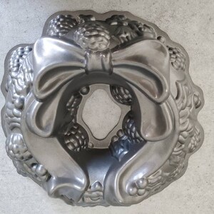 Nordic Ware Holiday Wreath Cake Pan - Metal Christmas Baking Pan, Ornate Cake Pan, Pudding Mould, Souffle Dish, Dessert