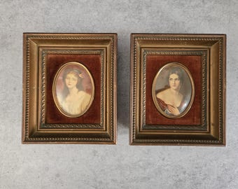 Creación de camafeos vintage - Par de pequeños retratos de Pauline Bonaparte y Cecile Volange (conjunto de 2) - Arte con marco dorado ornamentado