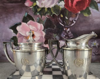 Jarra para crema y azucarero de plata vintage con monograma CS - Vajilla de plata chapada en relieve con base de estilo art déco