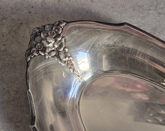 Vintage Silver Plated Bread Platter -  Holmes & Edwards Oval Silver  Tray, Ornate Serving Platter, Silverplated Tray, Floral Border